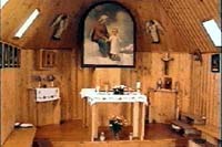 Notranjost kapele s sliko Marije Snene (N. Krinar, 1996).