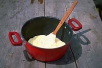 Posebna pastirska jed maselnik, pripravljena iz scvrtega masla in koruzne moke (T. Cevc, 1996).