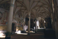 Notranjina gotske cerkve s poznogotskimi freskami (F. Stele, 1992).